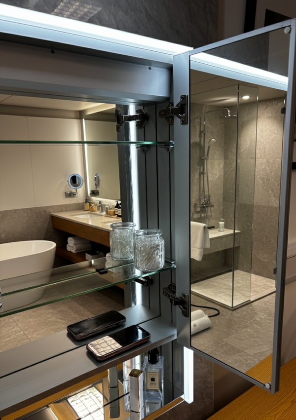 Poppy Double Door LED Mirror Cabinet w. USB & Shaver Socket - 600x900x150 - product image 3